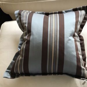 Brown and blue gray toss pillow like new!